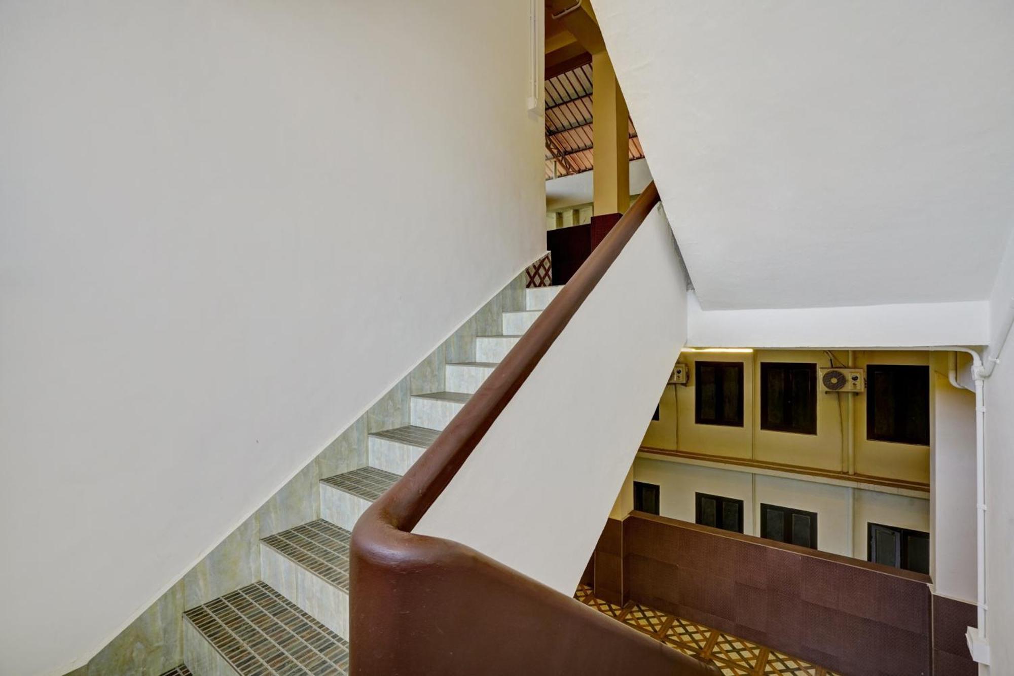 Super Hotel O Ceasar Palace Annex Thodupuzha Extérieur photo